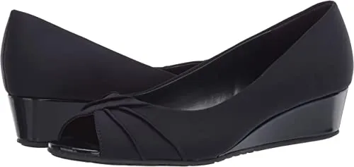 Bandolino Women's Caddia Pumps  Color Navy Size 9.5M