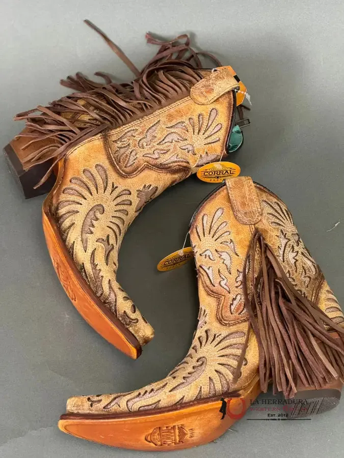 CORRAL SHORT BOOT LD SAND/SILVER INLAY & EMBROIDERY & FRINGES SHORT BOOT
