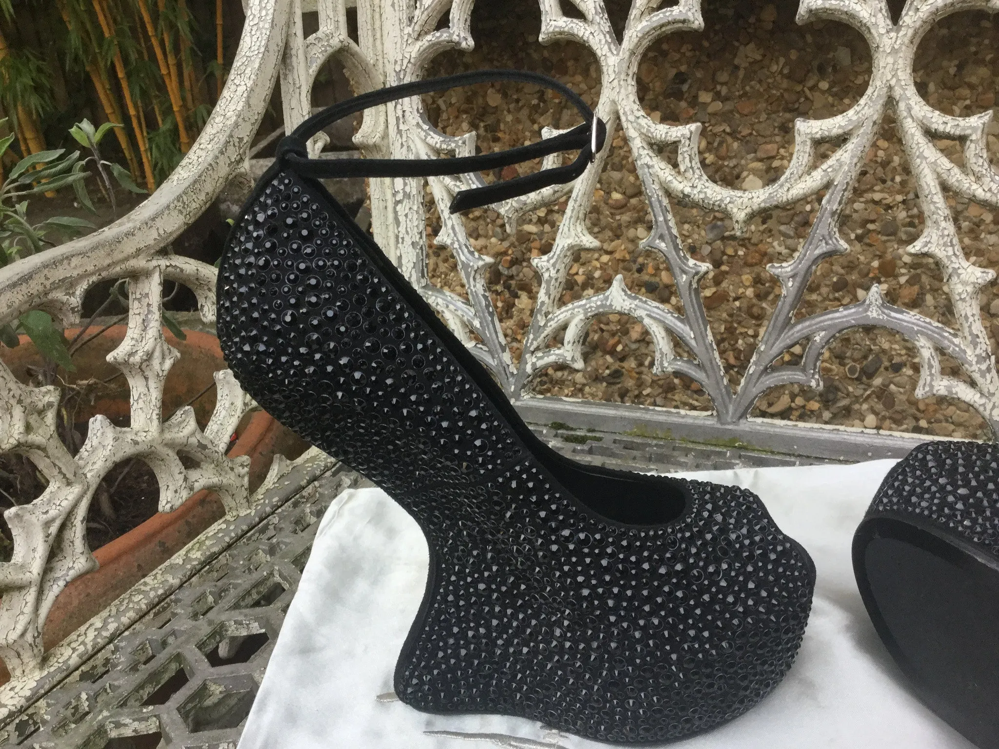 Giuseppe Zanotti swarovski crystal-embellished contoured wedge pumps black shoes 39 1/2 new Ladies