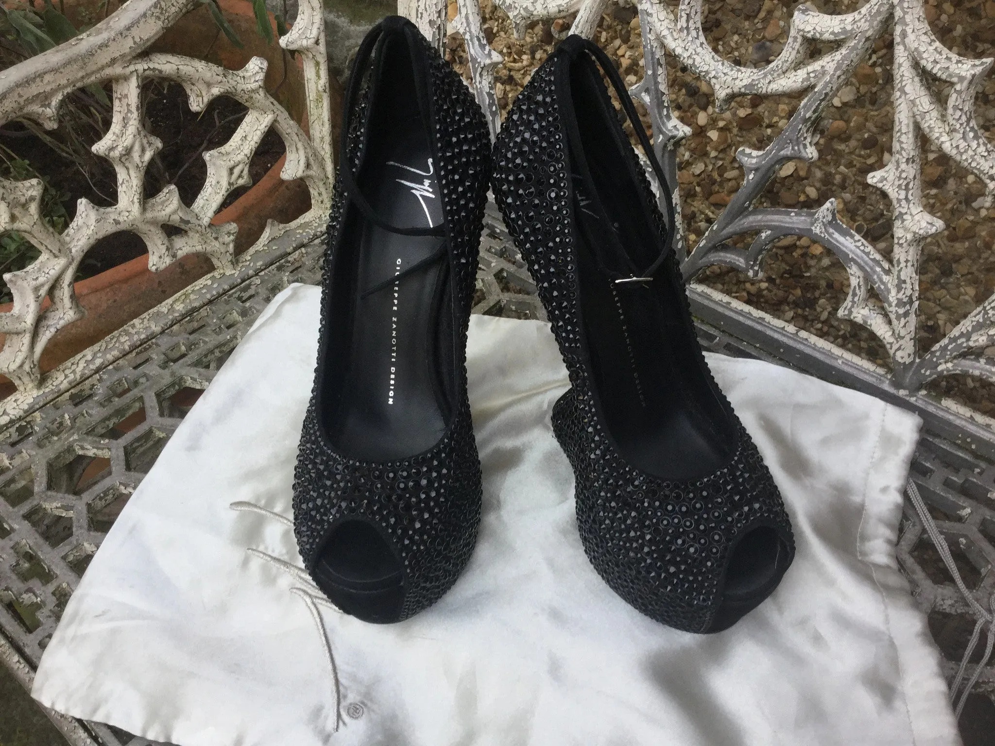 Giuseppe Zanotti swarovski crystal-embellished contoured wedge pumps black shoes 39 1/2 new Ladies