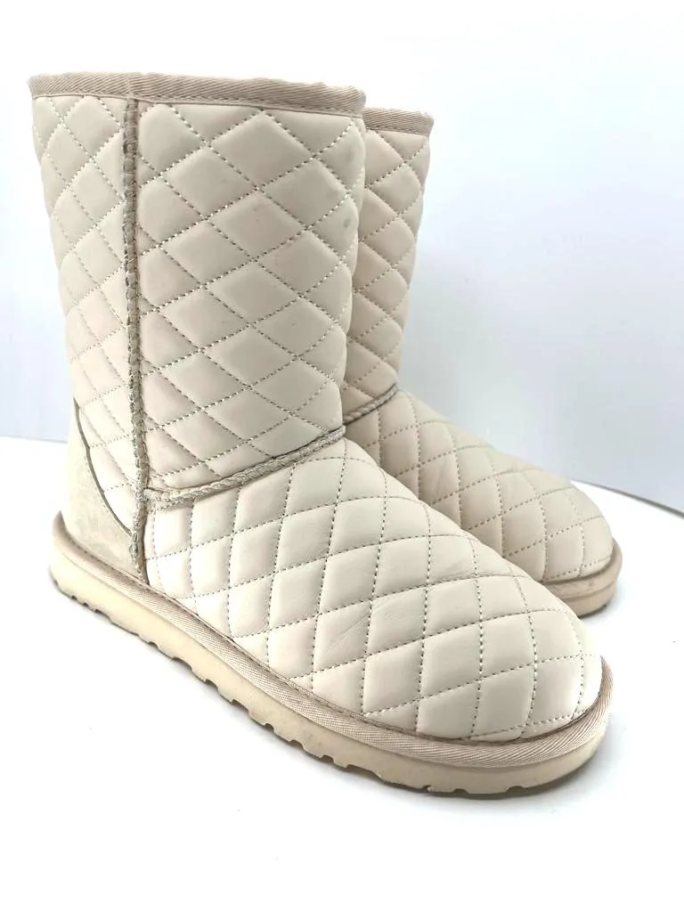 UGG CLASSIC SHORT QUILTED LEATHER BOOTS