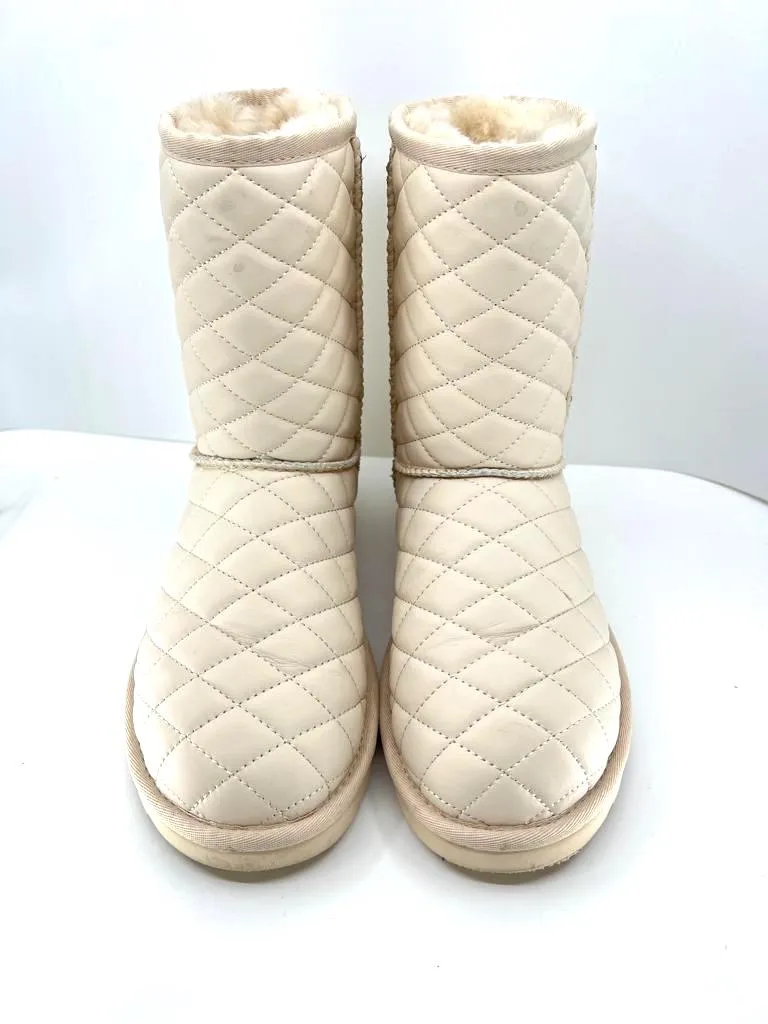 UGG CLASSIC SHORT QUILTED LEATHER BOOTS