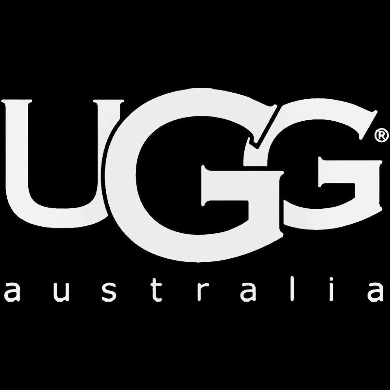 UGG CLASSIC SHORT QUILTED LEATHER BOOTS