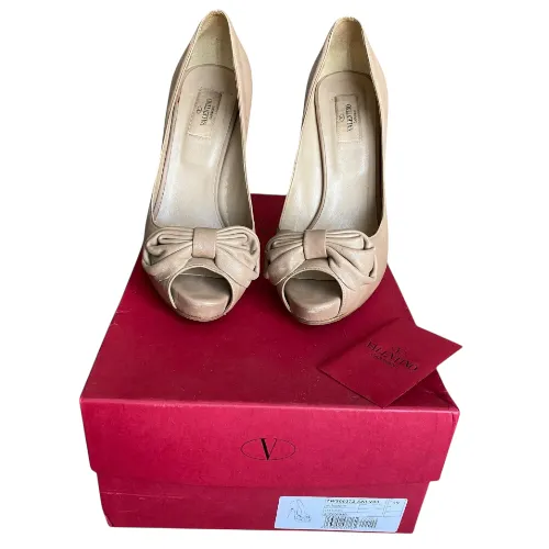 VALENTINO GARAVANI Taupe Leather Bow Detail Peep Toe Platform Pumps, Size 39